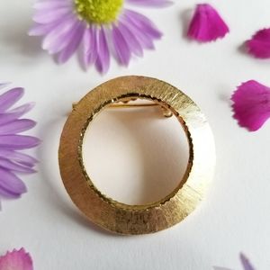 Vintage Mamselle open circle brooch gold tone pin